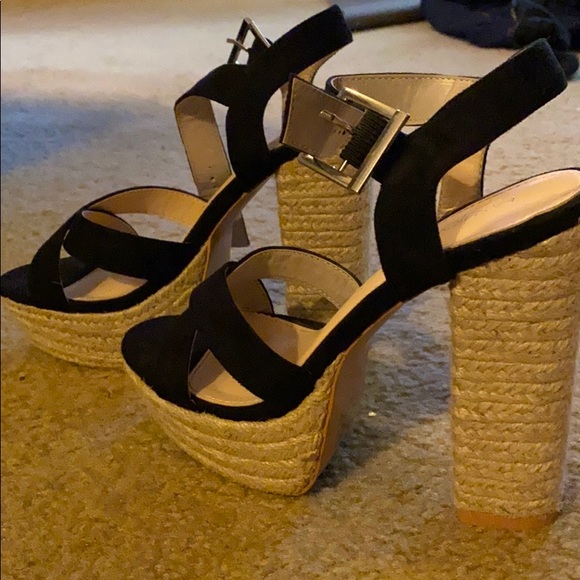 strappy platform heel - Picture 4 of 6